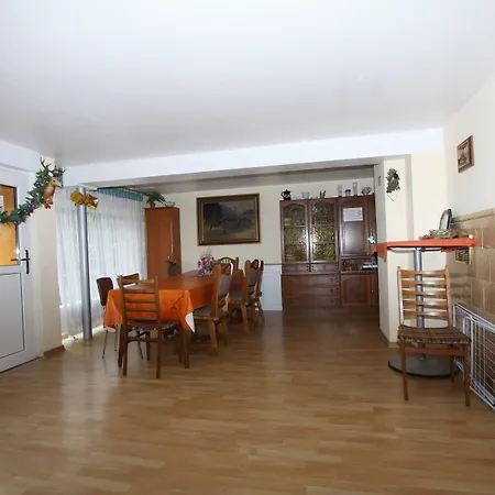 Gaestehaus Alexanna באדן-באדן